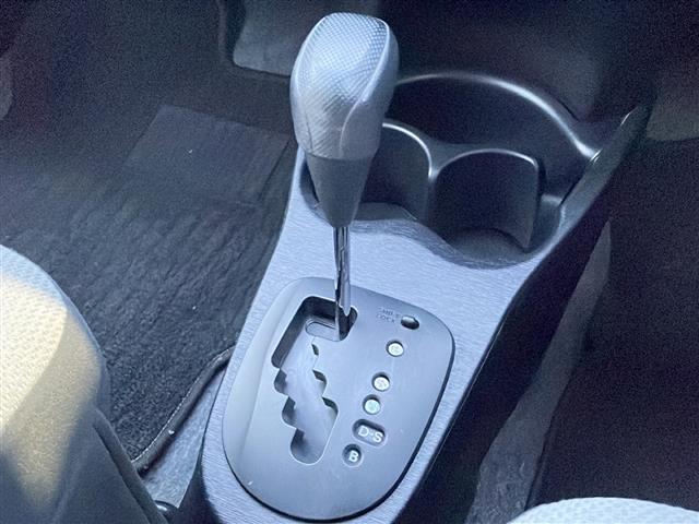 ヴィッツ Ｆ　◆４ＷＤ◆オーディオ◆寒冷地仕様◆社外１４インチＡＷ◆純正フロアマット◆フォグランプ◆ＡＢＳ（11枚目）