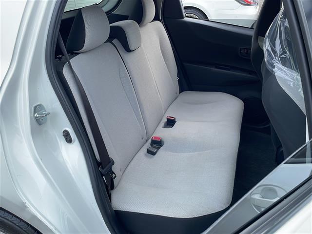 ヴィッツ Ｆ　◆４ＷＤ◆オーディオ◆寒冷地仕様◆社外１４インチＡＷ◆純正フロアマット◆フォグランプ◆ＡＢＳ（18枚目）