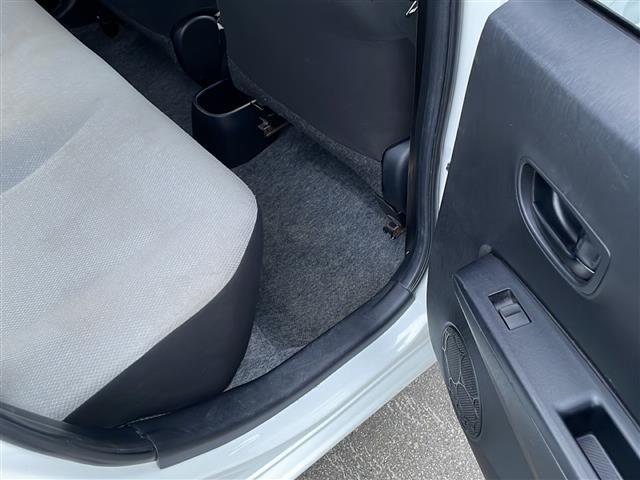 ヴィッツ Ｆ　◆４ＷＤ◆オーディオ◆寒冷地仕様◆社外１４インチＡＷ◆純正フロアマット◆フォグランプ◆ＡＢＳ（19枚目）