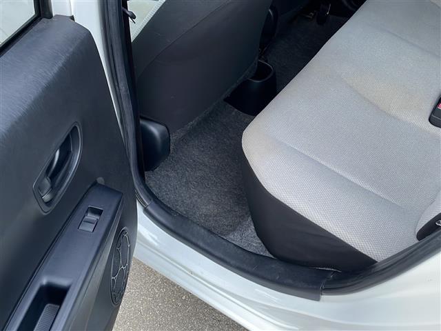 ヴィッツ Ｆ　◆４ＷＤ◆オーディオ◆寒冷地仕様◆社外１４インチＡＷ◆純正フロアマット◆フォグランプ◆ＡＢＳ（20枚目）