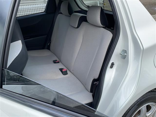 ヴィッツ Ｆ　◆４ＷＤ◆オーディオ◆寒冷地仕様◆社外１４インチＡＷ◆純正フロアマット◆フォグランプ◆ＡＢＳ（21枚目）