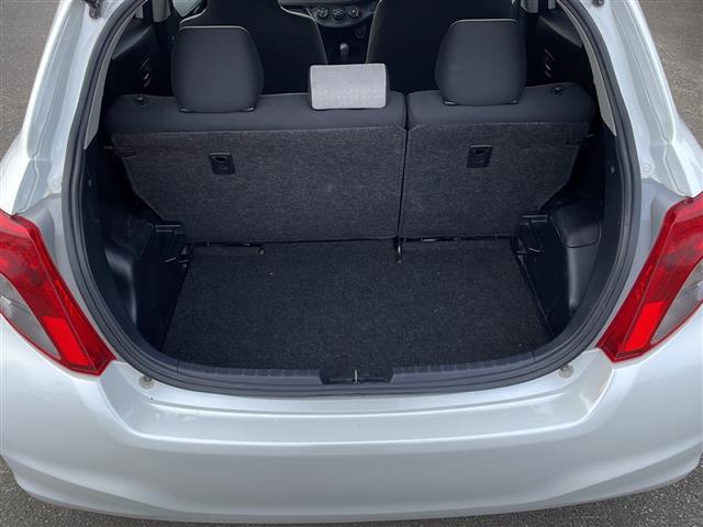 ヴィッツ Ｆ　◆４ＷＤ◆オーディオ◆寒冷地仕様◆社外１４インチＡＷ◆純正フロアマット◆フォグランプ◆ＡＢＳ（22枚目）