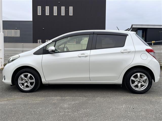 ヴィッツ Ｆ　◆４ＷＤ◆オーディオ◆寒冷地仕様◆社外１４インチＡＷ◆純正フロアマット◆フォグランプ◆ＡＢＳ（27枚目）