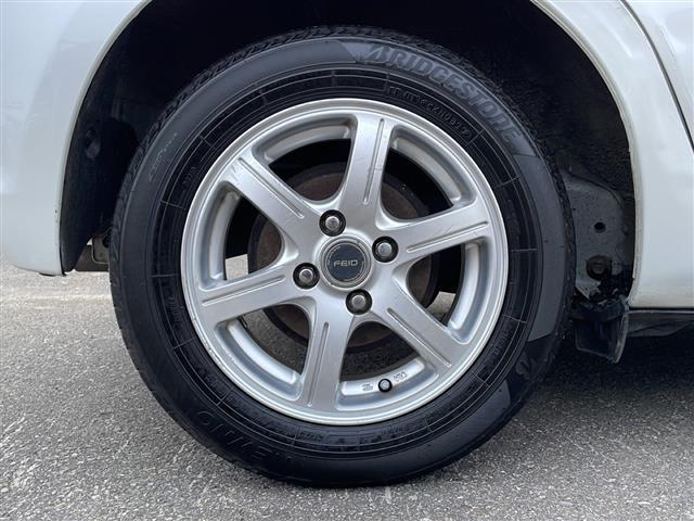 ヴィッツ Ｆ　◆４ＷＤ◆オーディオ◆寒冷地仕様◆社外１４インチＡＷ◆純正フロアマット◆フォグランプ◆ＡＢＳ（35枚目）