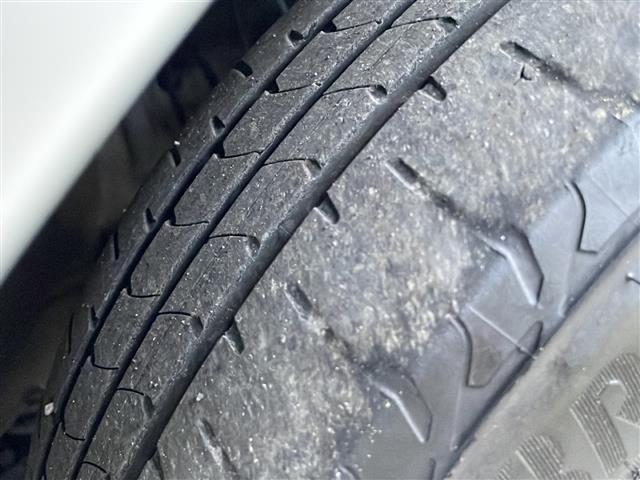 ヴィッツ Ｆ　◆４ＷＤ◆オーディオ◆寒冷地仕様◆社外１４インチＡＷ◆純正フロアマット◆フォグランプ◆ＡＢＳ（36枚目）