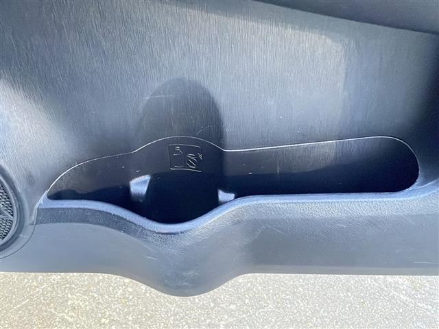 ヴィッツ Ｆ　◆４ＷＤ◆オーディオ◆寒冷地仕様◆社外１４インチＡＷ◆純正フロアマット◆フォグランプ◆ＡＢＳ（40枚目）