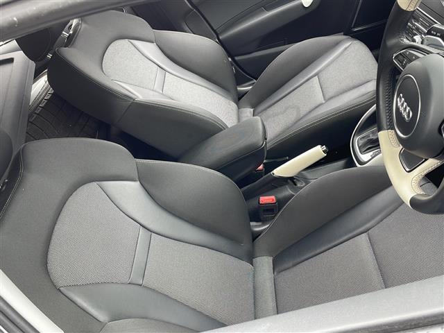 A1 1.4TFSIシリンダーオンデマンドスポーツ 純正メモリナビ 地デジTV DVD再生 Bluetooth ETC BOSEサウンドスピーカー 前後コーナーセンサー スマートキー プッシュスタート 純正18インチアルミホイール 純正フロアマット(2枚目)