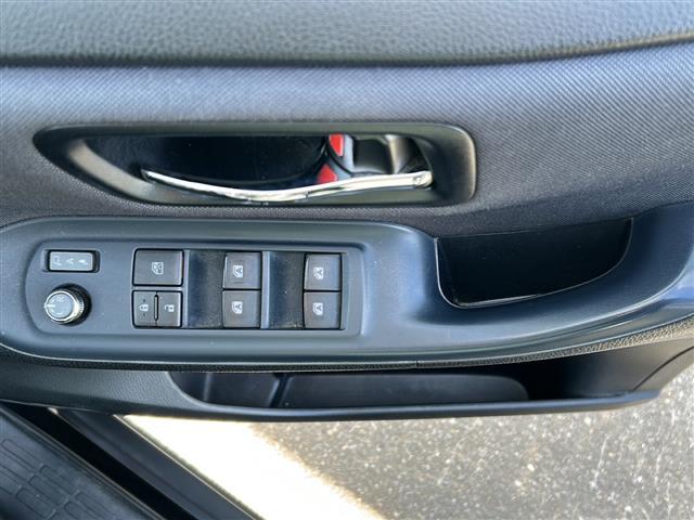 ヴォクシー ＺＳ　煌　社外ＨＤＤナビ　地デジＴＶ　ＤＶＤ再生　Ｂｌｕｅｔｏｏｔｈ　ＥＴＣ　バックカメラ　両側パワスラ　スマートキー　プッシュスタート　純正ＬＥＤヘッドライト　純正１６インチアルミホイール　純正フロアマット（15枚目）