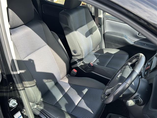 ヴォクシー ＺＳ　煌　社外ＨＤＤナビ　地デジＴＶ　ＤＶＤ再生　Ｂｌｕｅｔｏｏｔｈ　ＥＴＣ　バックカメラ　両側パワスラ　スマートキー　プッシュスタート　純正ＬＥＤヘッドライト　純正１６インチアルミホイール　純正フロアマット（17枚目）