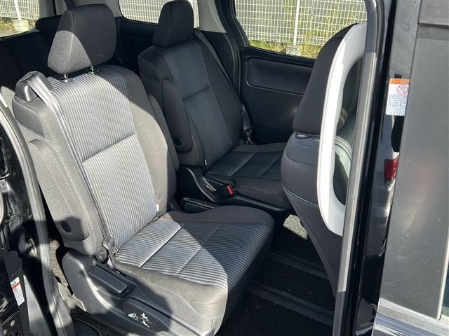 ヴォクシー ＺＳ　煌　社外ＨＤＤナビ　地デジＴＶ　ＤＶＤ再生　Ｂｌｕｅｔｏｏｔｈ　ＥＴＣ　バックカメラ　両側パワスラ　スマートキー　プッシュスタート　純正ＬＥＤヘッドライト　純正１６インチアルミホイール　純正フロアマット（18枚目）