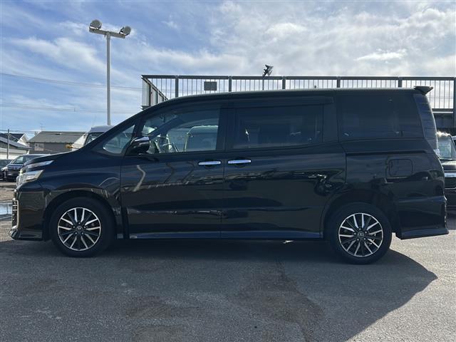 ヴォクシー ＺＳ　煌　社外ＨＤＤナビ　地デジＴＶ　ＤＶＤ再生　Ｂｌｕｅｔｏｏｔｈ　ＥＴＣ　バックカメラ　両側パワスラ　スマートキー　プッシュスタート　純正ＬＥＤヘッドライト　純正１６インチアルミホイール　純正フロアマット（26枚目）