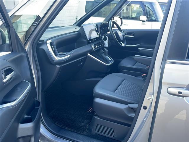 ノア ハイブリッドS-Z ◆4WD◆ワンオーナー◆寒冷地仕様◆純正ディスプレイオーディオ(AM/FM/TV/CD/DVD/BT/Miracast)◆ビルトインETC2.0◆アラウンドビューモニター◆バックカメラ◆両側パワースラ(19枚目)