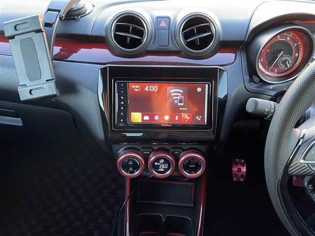 スイフトスポーツ ベースグレード 社外ディスプレイオーディオ DVD再生 Bluetooth シートヒーター クルーズコントロール スマートキー プッシュスタート 純正LEDヘッドライト 純正フロアマット 社外15インチアルミホイール(2枚目)