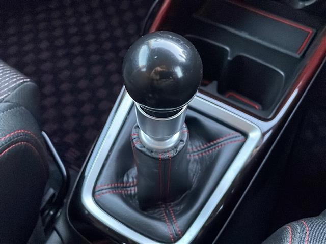 スイフトスポーツ ベースグレード 社外ディスプレイオーディオ DVD再生 Bluetooth シートヒーター クルーズコントロール スマートキー プッシュスタート 純正LEDヘッドライト 純正フロアマット 社外15インチアルミホイール(9枚目)