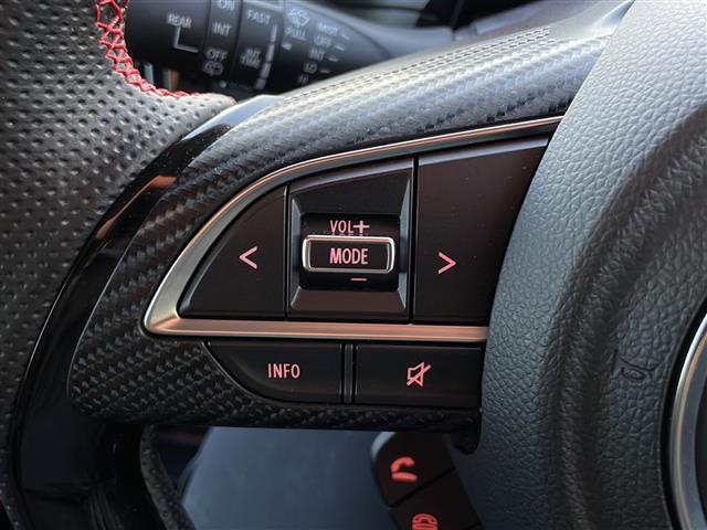 スイフトスポーツ ベースグレード 社外ディスプレイオーディオ DVD再生 Bluetooth シートヒーター クルーズコントロール スマートキー プッシュスタート 純正LEDヘッドライト 純正フロアマット 社外15インチアルミホイール(12枚目)