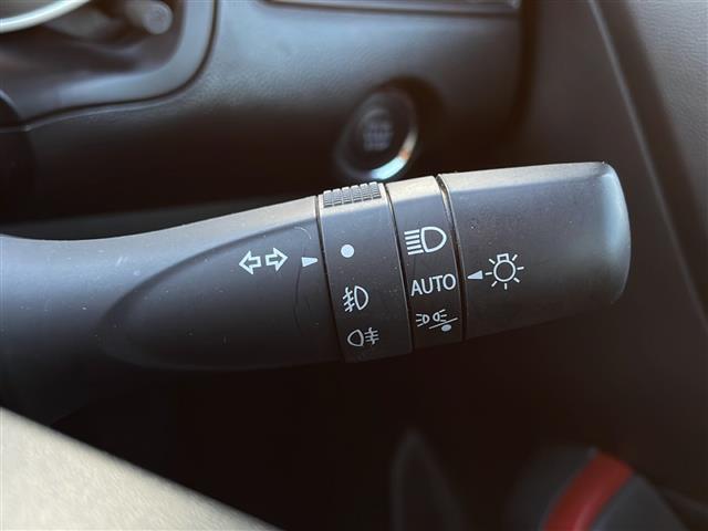 スイフトスポーツ ベースグレード 社外ディスプレイオーディオ DVD再生 Bluetooth シートヒーター クルーズコントロール スマートキー プッシュスタート 純正LEDヘッドライト 純正フロアマット 社外15インチアルミホイール(15枚目)