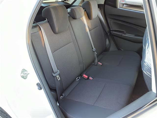 スイフトスポーツ ベースグレード 社外ディスプレイオーディオ DVD再生 Bluetooth シートヒーター クルーズコントロール スマートキー プッシュスタート 純正LEDヘッドライト 純正フロアマット 社外15インチアルミホイール(19枚目)