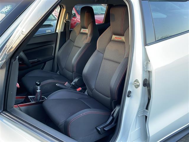 スイフトスポーツ ベースグレード 社外ディスプレイオーディオ DVD再生 Bluetooth シートヒーター クルーズコントロール スマートキー プッシュスタート 純正LEDヘッドライト 純正フロアマット 社外15インチアルミホイール(20枚目)