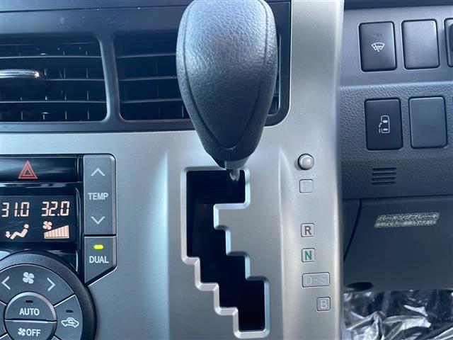 ヴォクシー Ｚ　社外ＳＤナビ　フルセグＴＶ　ＤＶＤ再生　Ｂｌｕｅｔｏｏｔｈ　リモコンキー　純正ＨＩＤヘッドライト　純正１６インチアルミホイール　純正フロアマット（5枚目）