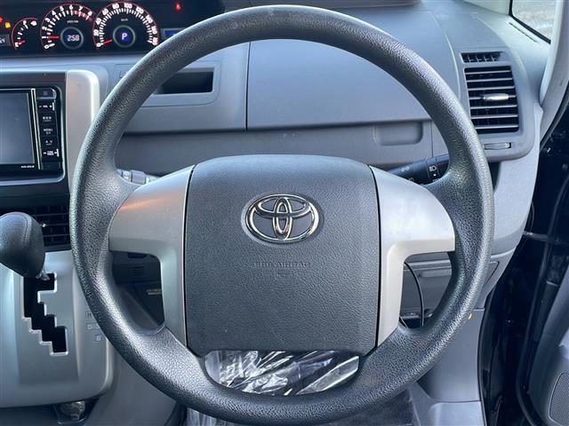 ヴォクシー Ｚ　社外ＳＤナビ　フルセグＴＶ　ＤＶＤ再生　Ｂｌｕｅｔｏｏｔｈ　リモコンキー　純正ＨＩＤヘッドライト　純正１６インチアルミホイール　純正フロアマット（8枚目）