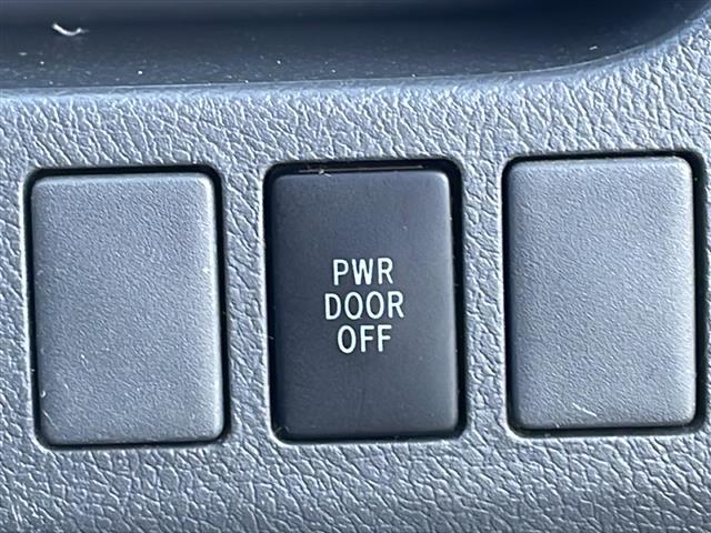 ヴォクシー Ｚ　社外ＳＤナビ　フルセグＴＶ　ＤＶＤ再生　Ｂｌｕｅｔｏｏｔｈ　リモコンキー　純正ＨＩＤヘッドライト　純正１６インチアルミホイール　純正フロアマット（9枚目）