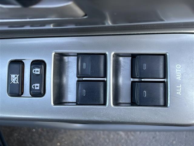 ヴォクシー Ｚ　社外ＳＤナビ　フルセグＴＶ　ＤＶＤ再生　Ｂｌｕｅｔｏｏｔｈ　リモコンキー　純正ＨＩＤヘッドライト　純正１６インチアルミホイール　純正フロアマット（12枚目）