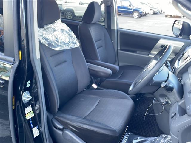 ヴォクシー Ｚ　社外ＳＤナビ　フルセグＴＶ　ＤＶＤ再生　Ｂｌｕｅｔｏｏｔｈ　リモコンキー　純正ＨＩＤヘッドライト　純正１６インチアルミホイール　純正フロアマット（13枚目）