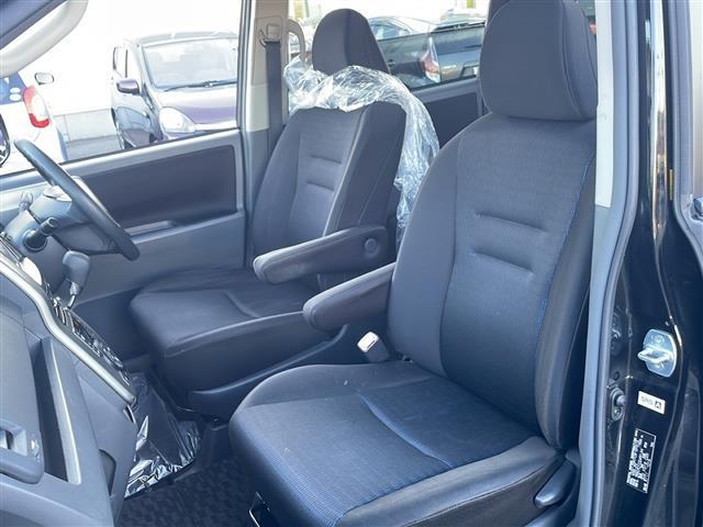 ヴォクシー Ｚ　社外ＳＤナビ　フルセグＴＶ　ＤＶＤ再生　Ｂｌｕｅｔｏｏｔｈ　リモコンキー　純正ＨＩＤヘッドライト　純正１６インチアルミホイール　純正フロアマット（16枚目）