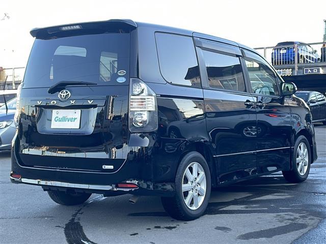 ヴォクシー Ｚ　社外ＳＤナビ　フルセグＴＶ　ＤＶＤ再生　Ｂｌｕｅｔｏｏｔｈ　リモコンキー　純正ＨＩＤヘッドライト　純正１６インチアルミホイール　純正フロアマット（27枚目）