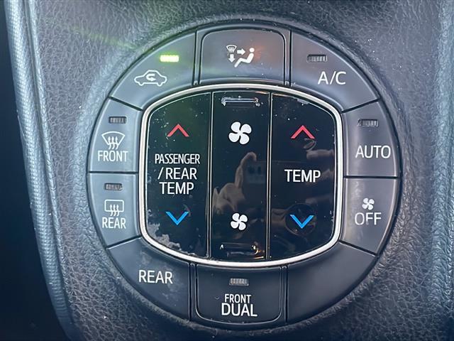 ヴォクシー Ｖ　純正９インチナビ　フルセグ　ＤＶＤ　Ｂｌｕｅｔｏｏｔｈ　前後ドラレコ　ＥＴＣ　Ｂカメ　両側パワスラ　クルーズコントロール　レーンアシスト　プリクラッシュセーフティ　スマートキー　プッシュスタート（5枚目）