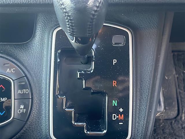 ヴォクシー Ｖ　純正９インチナビ　フルセグ　ＤＶＤ　Ｂｌｕｅｔｏｏｔｈ　前後ドラレコ　ＥＴＣ　Ｂカメ　両側パワスラ　クルーズコントロール　レーンアシスト　プリクラッシュセーフティ　スマートキー　プッシュスタート（6枚目）