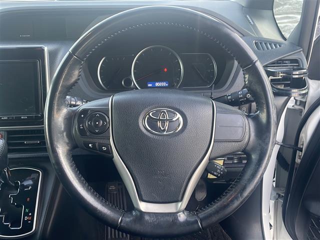 ヴォクシー Ｖ　純正９インチナビ　フルセグ　ＤＶＤ　Ｂｌｕｅｔｏｏｔｈ　前後ドラレコ　ＥＴＣ　Ｂカメ　両側パワスラ　クルーズコントロール　レーンアシスト　プリクラッシュセーフティ　スマートキー　プッシュスタート（8枚目）