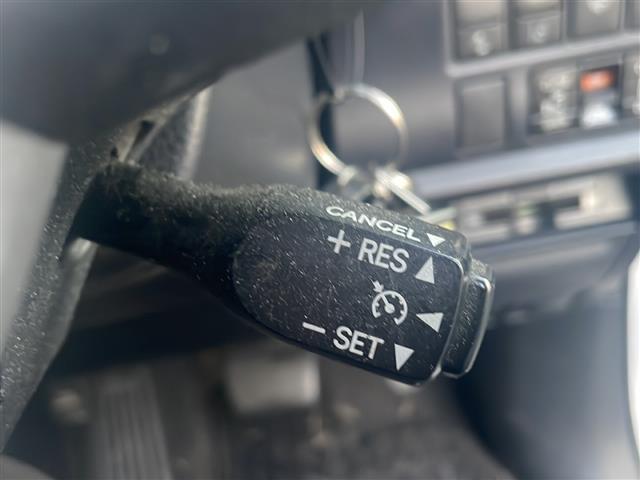 ヴォクシー Ｖ　純正９インチナビ　フルセグ　ＤＶＤ　Ｂｌｕｅｔｏｏｔｈ　前後ドラレコ　ＥＴＣ　Ｂカメ　両側パワスラ　クルーズコントロール　レーンアシスト　プリクラッシュセーフティ　スマートキー　プッシュスタート（10枚目）