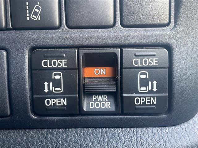 ヴォクシー Ｖ　純正９インチナビ　フルセグ　ＤＶＤ　Ｂｌｕｅｔｏｏｔｈ　前後ドラレコ　ＥＴＣ　Ｂカメ　両側パワスラ　クルーズコントロール　レーンアシスト　プリクラッシュセーフティ　スマートキー　プッシュスタート（12枚目）