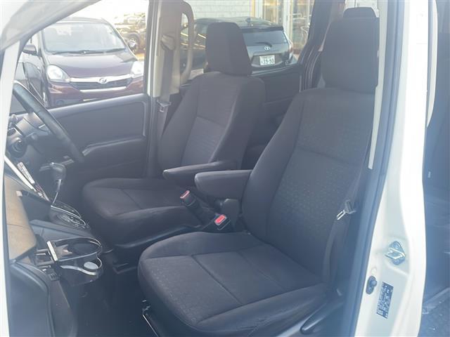 ヴォクシー Ｖ　純正９インチナビ　フルセグ　ＤＶＤ　Ｂｌｕｅｔｏｏｔｈ　前後ドラレコ　ＥＴＣ　Ｂカメ　両側パワスラ　クルーズコントロール　レーンアシスト　プリクラッシュセーフティ　スマートキー　プッシュスタート（22枚目）