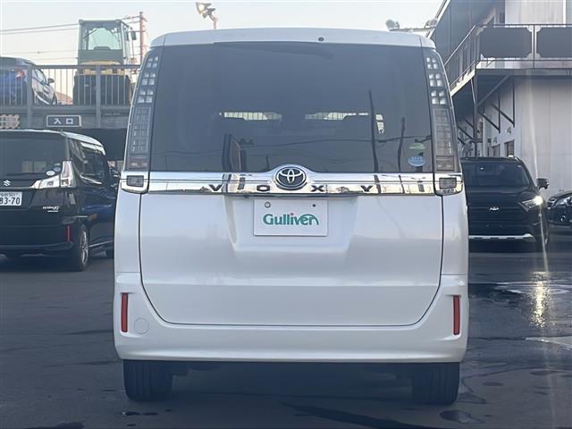 ヴォクシー Ｖ　純正９インチナビ　フルセグ　ＤＶＤ　Ｂｌｕｅｔｏｏｔｈ　前後ドラレコ　ＥＴＣ　Ｂカメ　両側パワスラ　クルーズコントロール　レーンアシスト　プリクラッシュセーフティ　スマートキー　プッシュスタート（30枚目）