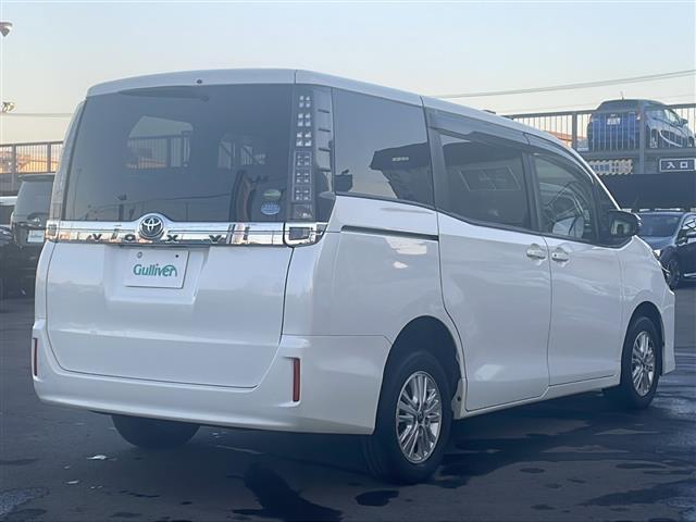 ヴォクシー Ｖ　純正９インチナビ　フルセグ　ＤＶＤ　Ｂｌｕｅｔｏｏｔｈ　前後ドラレコ　ＥＴＣ　Ｂカメ　両側パワスラ　クルーズコントロール　レーンアシスト　プリクラッシュセーフティ　スマートキー　プッシュスタート（31枚目）