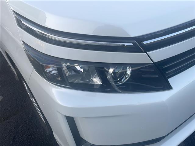 ヴォクシー Ｖ　純正９インチナビ　フルセグ　ＤＶＤ　Ｂｌｕｅｔｏｏｔｈ　前後ドラレコ　ＥＴＣ　Ｂカメ　両側パワスラ　クルーズコントロール　レーンアシスト　プリクラッシュセーフティ　スマートキー　プッシュスタート（33枚目）