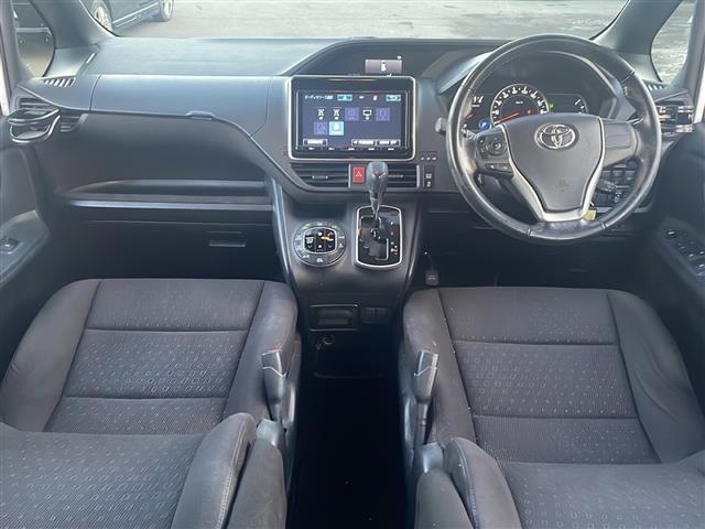 ヴォクシー Ｖ　純正９インチナビ　フルセグ　ＤＶＤ　Ｂｌｕｅｔｏｏｔｈ　前後ドラレコ　ＥＴＣ　Ｂカメ　両側パワスラ　クルーズコントロール　レーンアシスト　プリクラッシュセーフティ　スマートキー　プッシュスタート（42枚目）