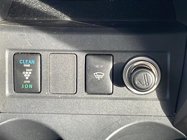 ヴァンガード ２４０Ｓ　サンルーフ　社外オーディオ　ＣＤ再生　ＥＴＣ　クルーズコントロール　スマートキー　プッシュスタート　純正ＨＩＤヘッドライト　純正フロアマット　社外２０インチアルミホイール（16枚目）