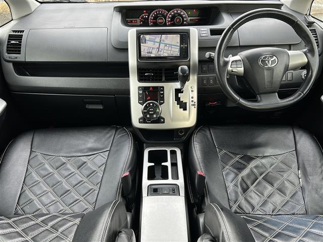 ノア Si 純正SDナビ 地デジTV DVD再生 Bluetooth ETC バックカメラ 両側パワースライドドア スマートキー プッシュスタート 純正HIDヘッドライト 純正16インチアルミホイール 純正マット(2枚目)