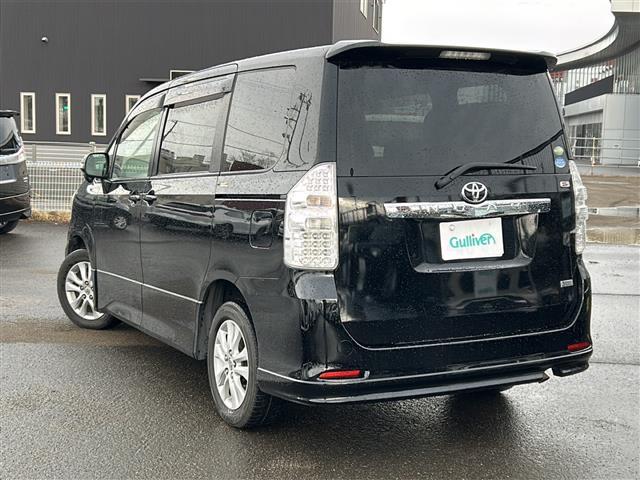 ノア Si 純正SDナビ 地デジTV DVD再生 Bluetooth ETC バックカメラ 両側パワースライドドア スマートキー プッシュスタート 純正HIDヘッドライト 純正16インチアルミホイール 純正マット(3枚目)