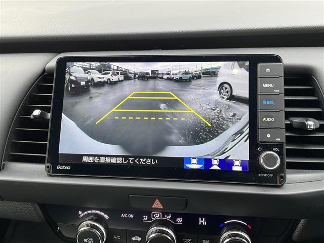 フィット ｅ：ＨＥＶホーム　純正９インチナビ　フルセグ　ＤＶＤ　Ｂｌｕｅｔｏｏｔｈ　前後ドラレコ　ＥＴＣ　Ｂカメ　ＡＣＣ　前後コーナーセンサー　レーンアシスト　ＣＭＢＳ　スマートキー　プッシュスタート　純正ＬＥＤヘッドライト（4枚目）