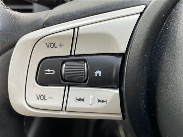 フィット ｅ：ＨＥＶホーム　純正９インチナビ　フルセグ　ＤＶＤ　Ｂｌｕｅｔｏｏｔｈ　前後ドラレコ　ＥＴＣ　Ｂカメ　ＡＣＣ　前後コーナーセンサー　レーンアシスト　ＣＭＢＳ　スマートキー　プッシュスタート　純正ＬＥＤヘッドライト（7枚目）