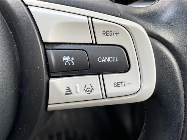 フィット ｅ：ＨＥＶホーム　純正９インチナビ　フルセグ　ＤＶＤ　Ｂｌｕｅｔｏｏｔｈ　前後ドラレコ　ＥＴＣ　Ｂカメ　ＡＣＣ　前後コーナーセンサー　レーンアシスト　ＣＭＢＳ　スマートキー　プッシュスタート　純正ＬＥＤヘッドライト（8枚目）