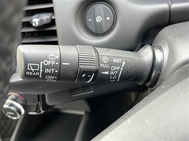 フィット ｅ：ＨＥＶホーム　純正９インチナビ　フルセグ　ＤＶＤ　Ｂｌｕｅｔｏｏｔｈ　前後ドラレコ　ＥＴＣ　Ｂカメ　ＡＣＣ　前後コーナーセンサー　レーンアシスト　ＣＭＢＳ　スマートキー　プッシュスタート　純正ＬＥＤヘッドライト（9枚目）