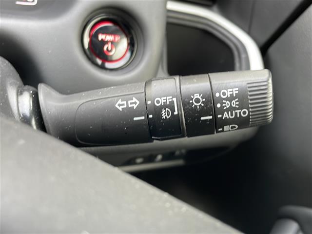 フィット ｅ：ＨＥＶホーム　純正９インチナビ　フルセグ　ＤＶＤ　Ｂｌｕｅｔｏｏｔｈ　前後ドラレコ　ＥＴＣ　Ｂカメ　ＡＣＣ　前後コーナーセンサー　レーンアシスト　ＣＭＢＳ　スマートキー　プッシュスタート　純正ＬＥＤヘッドライト（10枚目）