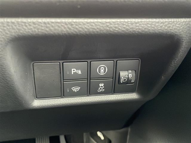 フィット ｅ：ＨＥＶホーム　純正９インチナビ　フルセグ　ＤＶＤ　Ｂｌｕｅｔｏｏｔｈ　前後ドラレコ　ＥＴＣ　Ｂカメ　ＡＣＣ　前後コーナーセンサー　レーンアシスト　ＣＭＢＳ　スマートキー　プッシュスタート　純正ＬＥＤヘッドライト（11枚目）