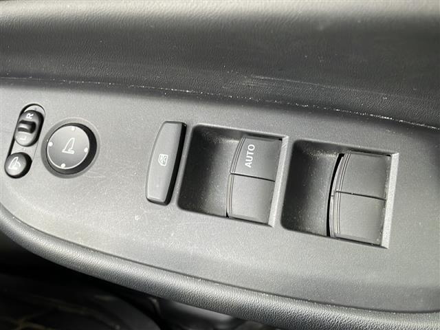 フィット ｅ：ＨＥＶホーム　純正９インチナビ　フルセグ　ＤＶＤ　Ｂｌｕｅｔｏｏｔｈ　前後ドラレコ　ＥＴＣ　Ｂカメ　ＡＣＣ　前後コーナーセンサー　レーンアシスト　ＣＭＢＳ　スマートキー　プッシュスタート　純正ＬＥＤヘッドライト（14枚目）