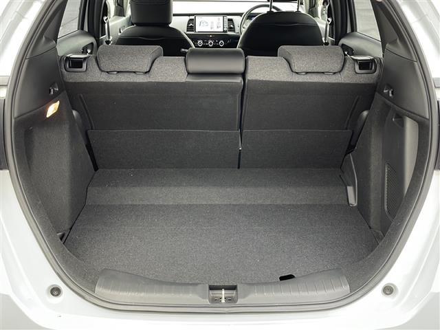 フィット ｅ：ＨＥＶホーム　純正９インチナビ　フルセグ　ＤＶＤ　Ｂｌｕｅｔｏｏｔｈ　前後ドラレコ　ＥＴＣ　Ｂカメ　ＡＣＣ　前後コーナーセンサー　レーンアシスト　ＣＭＢＳ　スマートキー　プッシュスタート　純正ＬＥＤヘッドライト（20枚目）